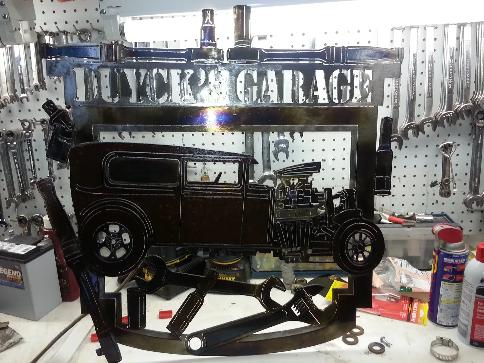 The assembled garage sign.
